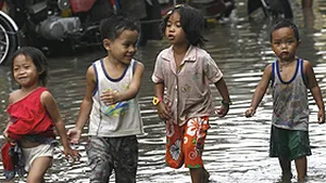Circa 200.000 de filipinezi, evacuaţi din calea furtunii tropicale Mitag