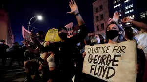 VIDEO. Un bărbat din SUA a salvat 80 de protestatari. „Fii binecuvântat!”