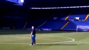 Fani ai echipei Wolverhampton au urinat pe arena formaţiei West Bromwich - VIDEO