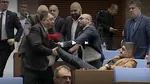 Scandal și violențe în Parlamentul din Bulgaria la dezbaterea bugetului de stat