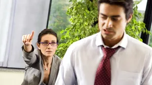 Cum îţi păstrezi locul de muncă pe timp de criză?