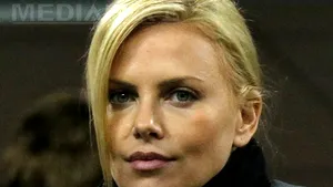 Charlize Theron şi Ryan Reynolds s-au despărţit