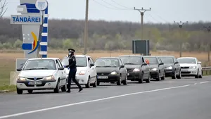 Arme letale confiscate şi zeci de oameni amendaţi în Ţăndărei şi Slobozia 