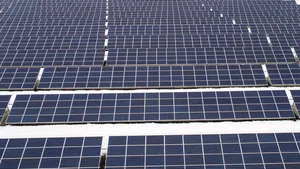 Uniunea Europeană investighează o licitaţie din România pentru construirea unui parc fotovoltaic. Ofertanţii sunt companii chineze