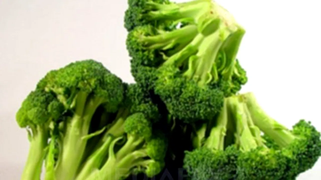 Broccoli scade riscul apariţiei cancerului pulmonar la fumători