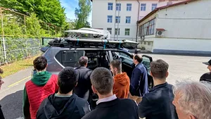 Peste 300 de elevi și profesori evacuați dintr-un liceu din Baia Mare, din cauza mirosului de gaz