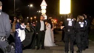Poliţia din Germania a oprit un convoi de nuntă din cauza vitezei/ Două autoturisme, confiscate