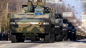 Armata cere penalităţi de 8.5 milioane de euro pentru întârzierea livrării transportoarelor Piranha V