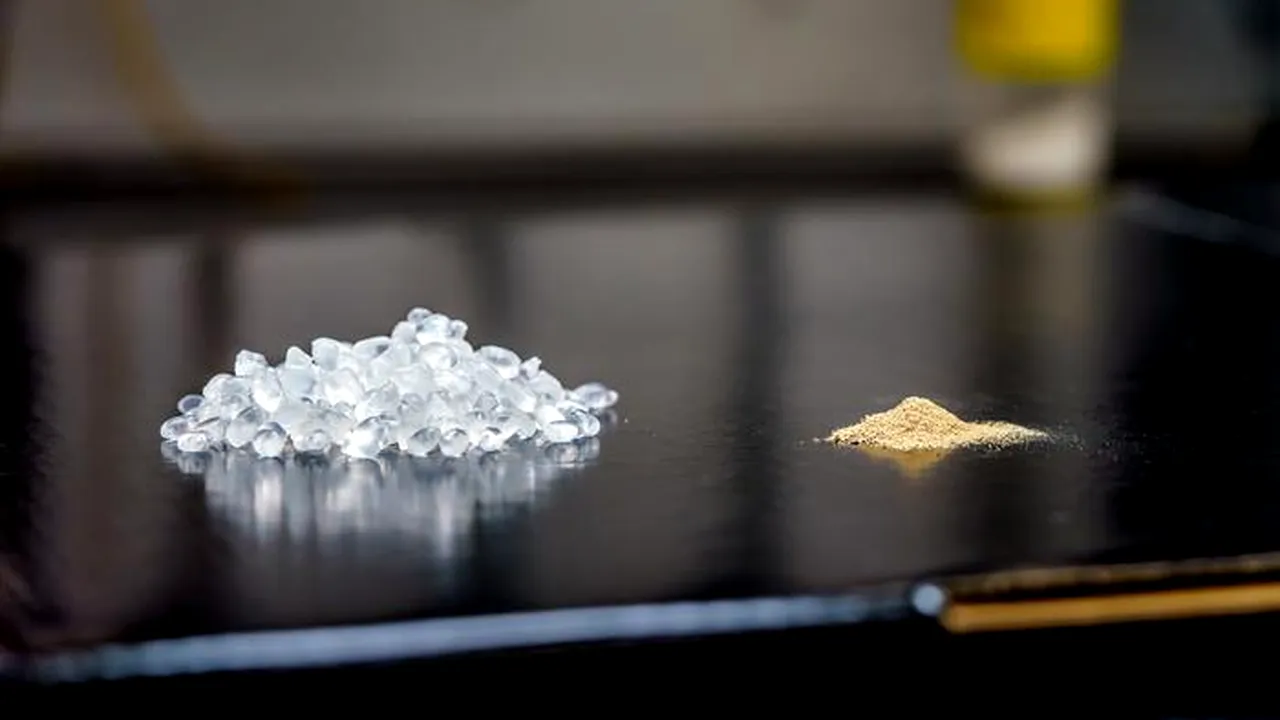 Acest nou plastic dispare atunci când nu mai ai nevoie de el