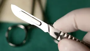 Un chirurg susţine că a realizat peste 1.000 de transplanturi de cap – VIDEO