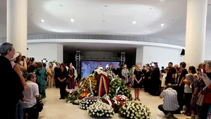 Actorul Radu Beligan a fost condus pe ultimul drum în aplauze şi cu onoruri militare. Piersic: Ştia că este într-un turn, avea iubire
 - GALERIE FOTO, VIDEO