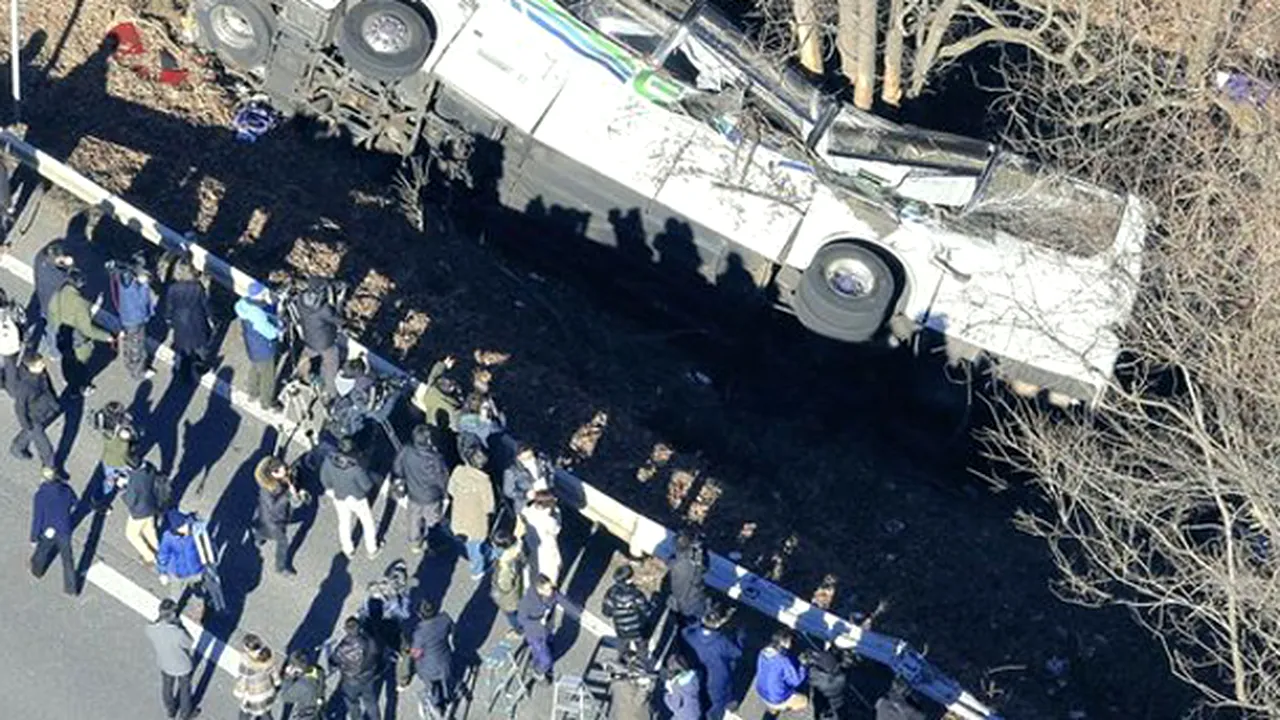 Cel puţin 14 morţi şi 27 de răniţi într-un accident rutier într-o staţiune montană din Japonia