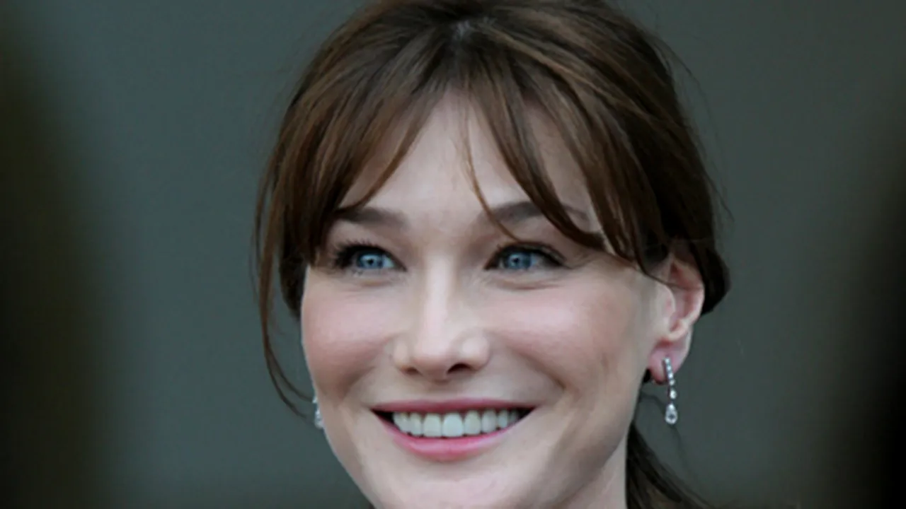 Carla Bruni are reflexe de stânga