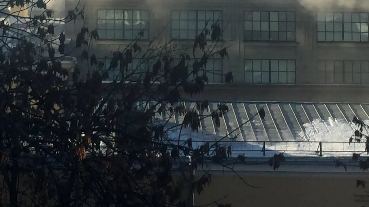 Peste 1.000 de persoane, evacuate dintr-un centru comercial din Moscova din cauza unui incendiu - VIDEO