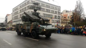 1 DECEMBRIE în ţară | Militari în uniforme din Primul Război Mondial au defilat, în premieră, de Ziua Naţională, la Cluj-Napoca / 7000 de ploieşteni au sfidat ploaia| FOTO