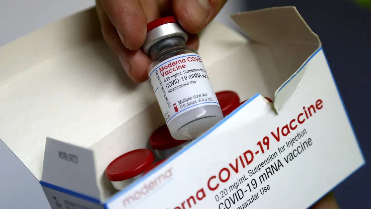 O nouă tranşă de vaccin Moderna soseşte astăzi în ţară. Peste 70.000 de doze vor fi distribuite în cinci mari centre urbane din România