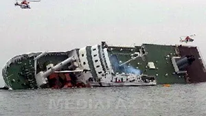 Cel puţin 124 de răniţi, după ce un feribot de pe ruta Macau-Hong Kong a lovit un obiect în apă