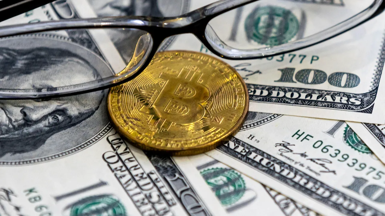 Bitcoin sare de 16.000 de dolari. Compania a înregistrat cu 120% faţă de anul trecut