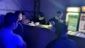170 de persoane au fost descoperite într-un club din Corabia, la o petrecere ilegală