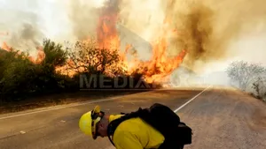Incendiu de vegetaţie în California: Cinci răniţi şi 1.800 de persoane evacuate