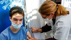 Tinerii care se vaccinează primesc 100 de dolari. În ce stat se oferă această recompensă