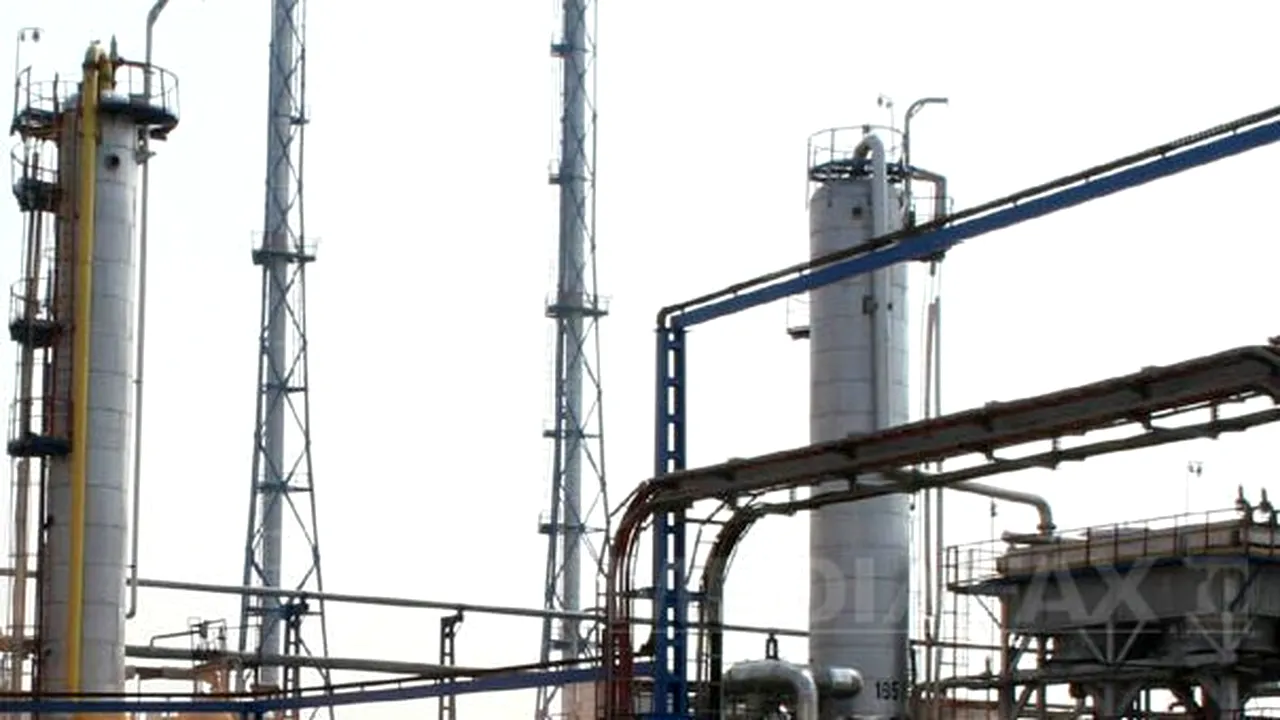 Proteste pe platforma Petromidia, angajaţii reclamă nerespectarea contractului colectiv pe ramură