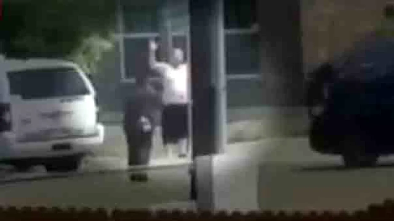 Bărbat cu braţele ridicate în semn de predare, ucis de către poliţişti din Texas - VIDEO