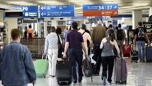 Zboruri anulate şi întârzieri în Franţa, în cea de-a doua zi a grevei controlorilor de trafic aerian