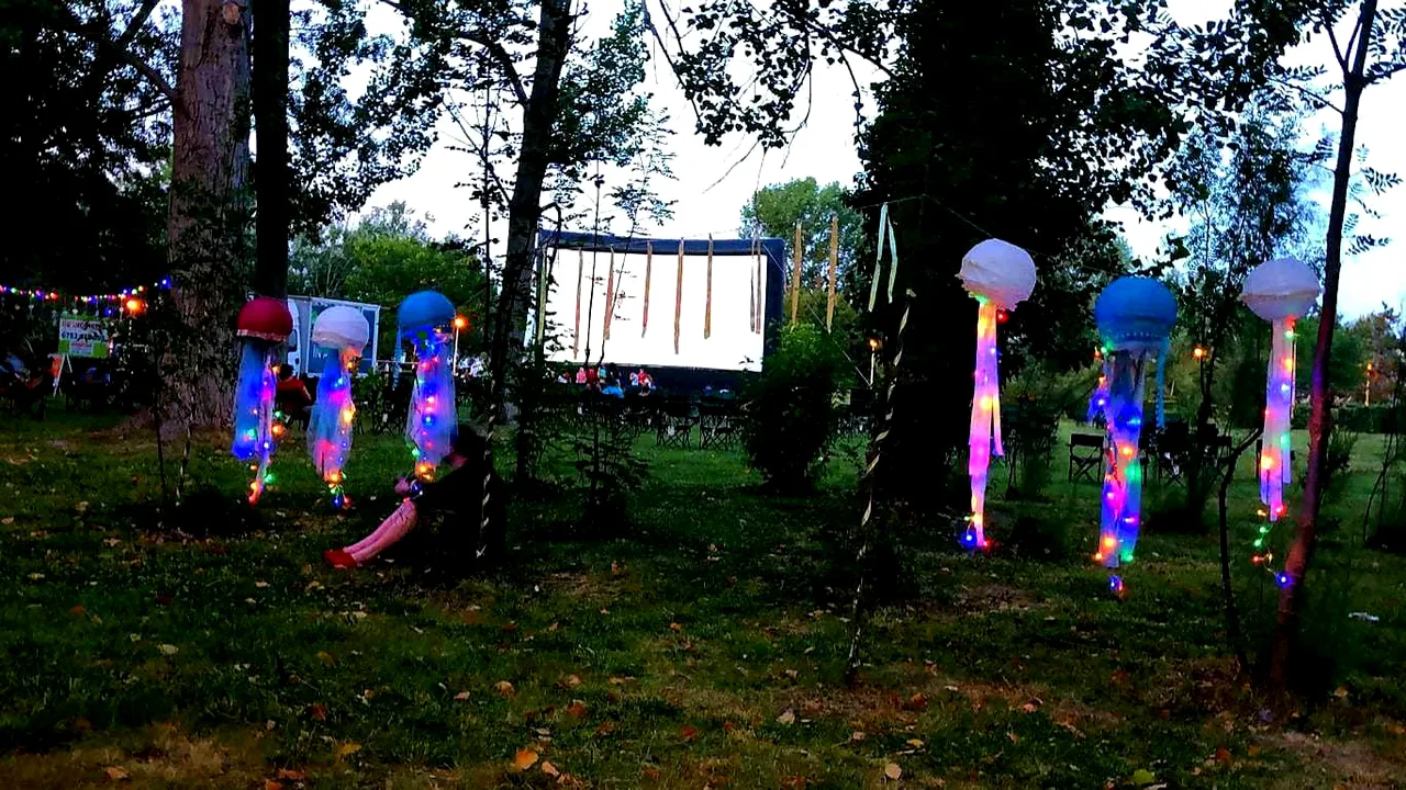 Seri de cinema în aer liber, în Parcul Tăbăcăriei din Constanţa