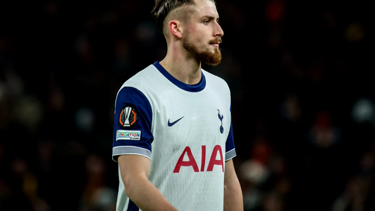 O nouă lovitură pentru Drăgușin. Tottenham vrea un fundaș central de la AS Roma