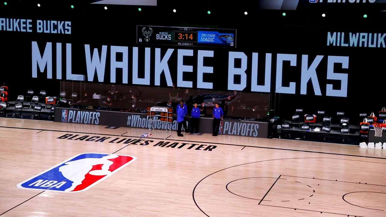 NBA a amânat trei meciuri de baschet după ce Milwaukee Bucks a decis boicotarea competiţiei în semn de solidaritate cu mişcarea Black Lives Matter