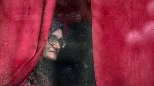 Lumea întreagă şi un război mic