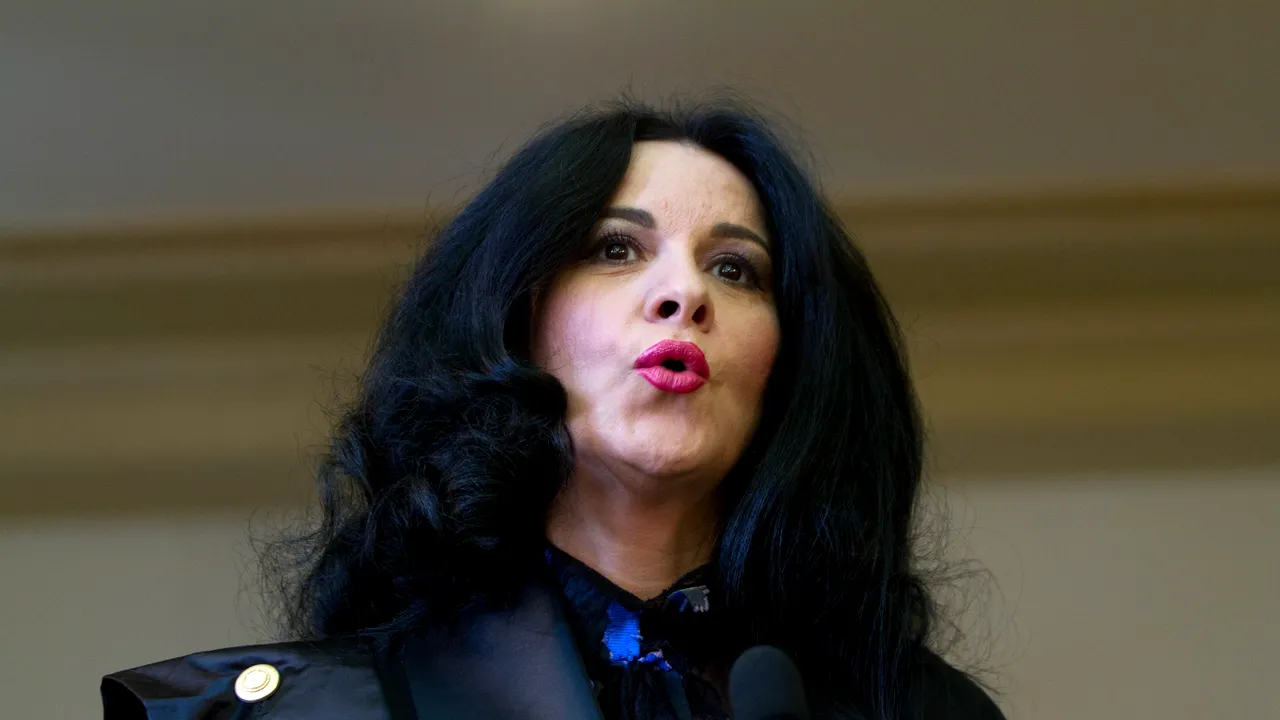 Angela Gheorghiu, către Firea: Aţi continuat să vă folosiţi de numele unor mari personalităţi