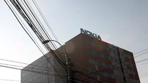 FOCUS: Desantul Nokia la Jucu - Cum sari de pe uliţă în şosea asortată cu vile