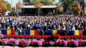 25.500 de pelerini s-au închinat la racla cu sfintele moaşte ale Sfintei Cuvioase Parascheva. Alte mii se află la coadă