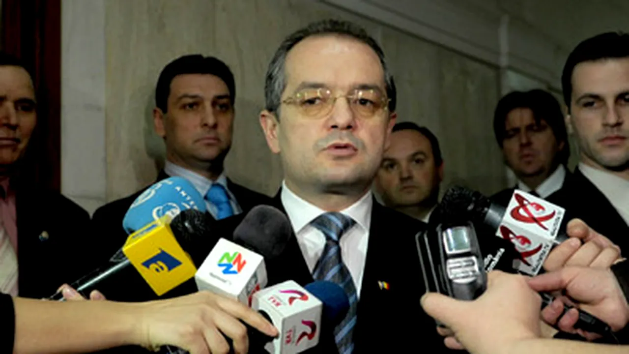 Boc cere ca funcţionarii care trebuie să avizeze proiecte cu fonduri UE să nu fie lăsaţi în vacanţă