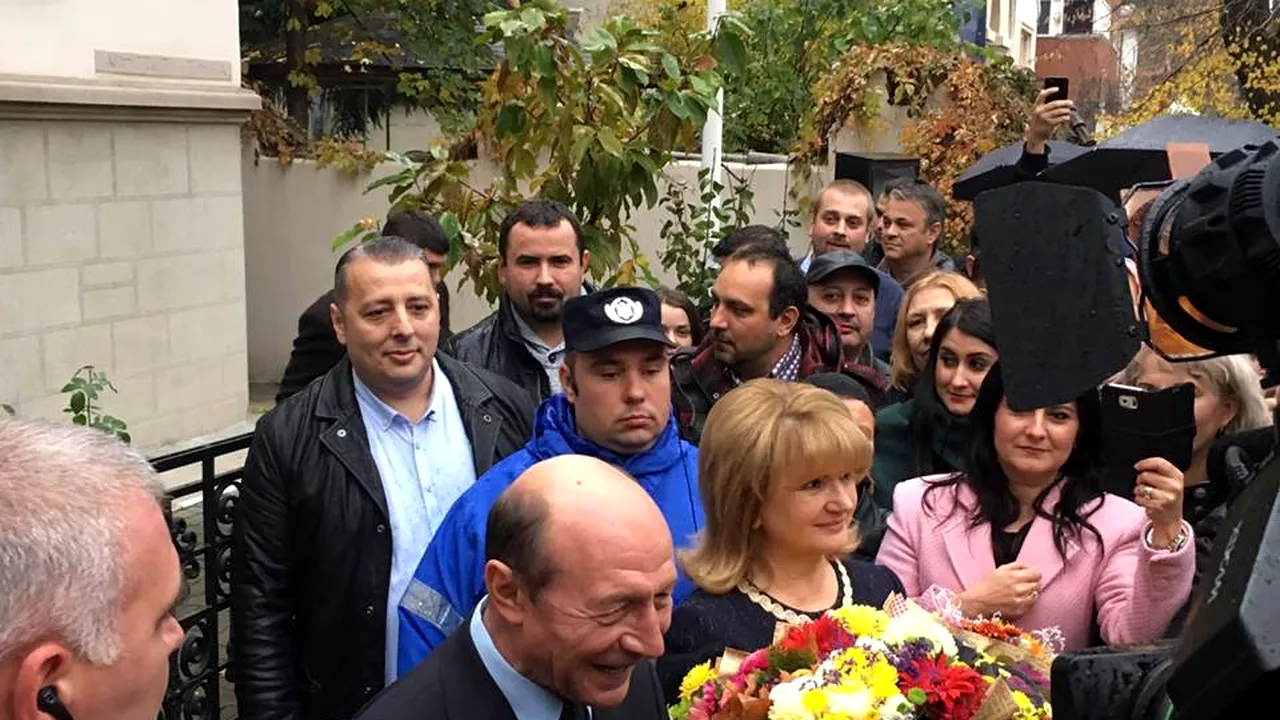 Fostul preşedinte Traian Băsescu a devenit cetăţean al Republicii Moldova: Trebuie să recunosc că am şi opţiuni politice - GALERIE FOTO, VIDEO