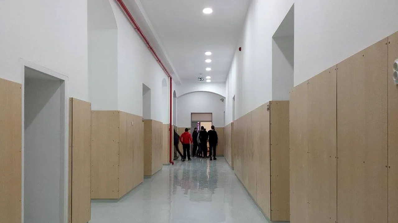 Un liceu din Timişoara, care a dat doi laureaţi Nobel, a fost modernizat fără autorizaţie ISU din cauza unei erori