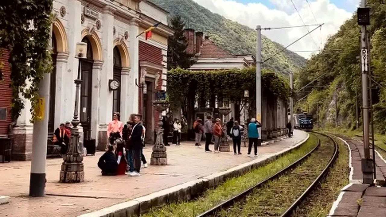 Tronsonul de cale ferată Băile Herculane-Poarta va fi modernizat. Lucrările vor costa peste 2 miliarde de lei