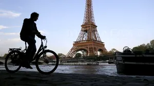 REPORTAJ: Tinerii din suburbiile defavorizate ale Parisului se plâng de discriminare