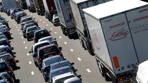 Circulaţia rutieră, restricţionată pe mai multe drumuri din ţară