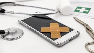 Cum elimini zgârieturile de pe ecranul telefonului? 6 trucuri