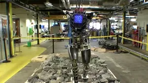 Robot umanoid biped, scos 