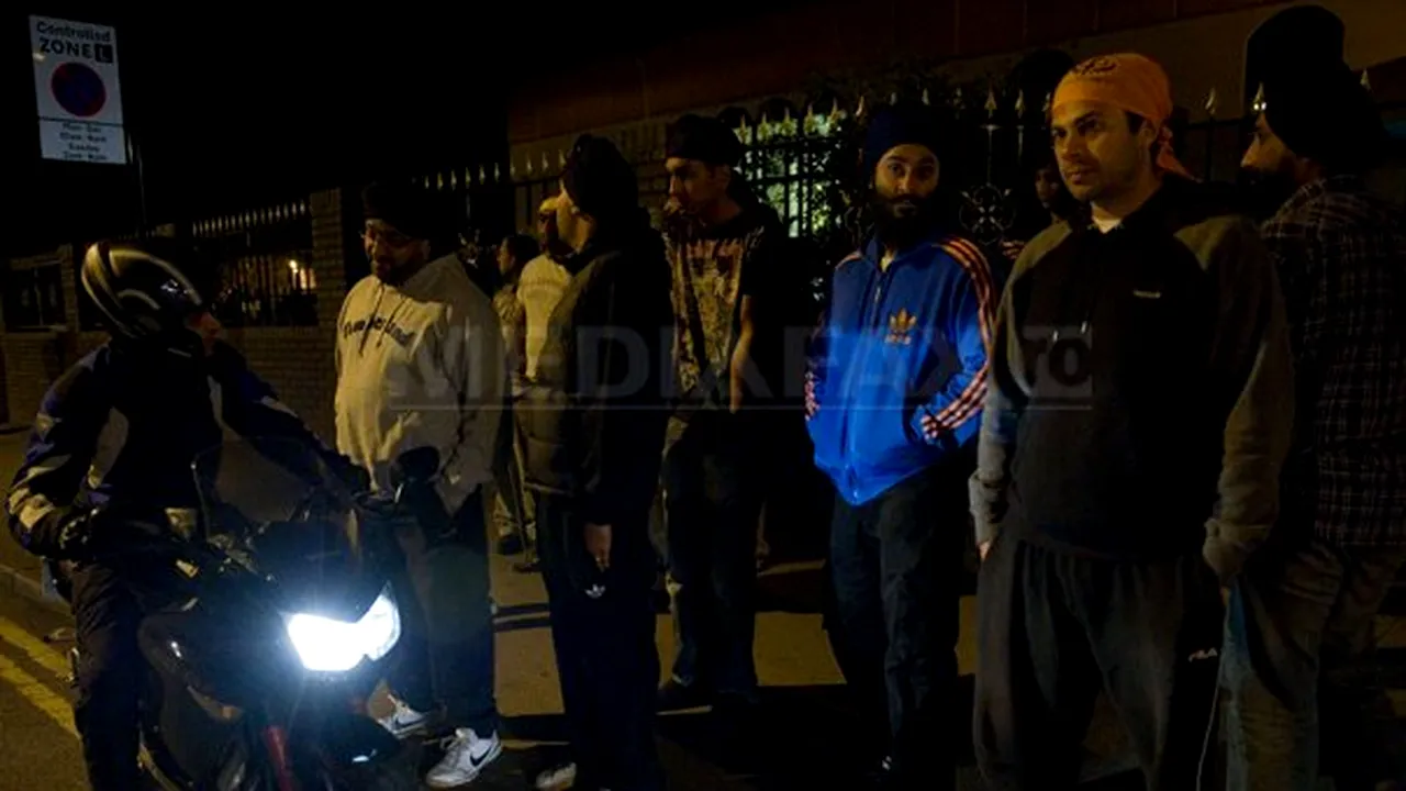 Sute de locuitori din Londra s-au organizat în grupuri de autoapărare