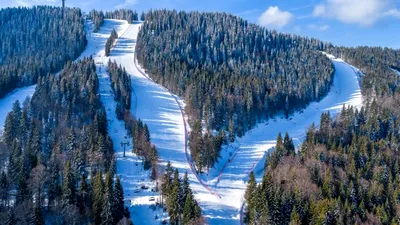 TURISM Unde poți schia mai ieftin lângă România. Două stațiuni, în topul The Times