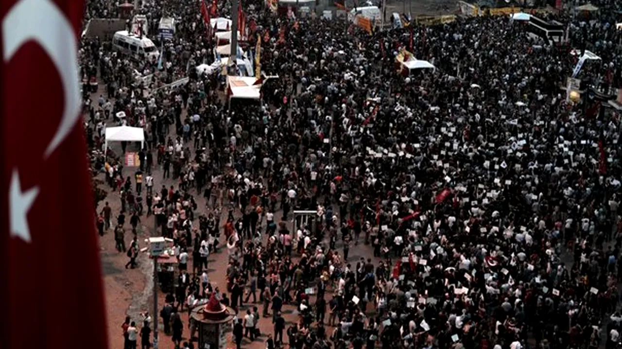 PROTESTELE din TURCIA: Mii de manifestanţi au reocupat Piaţa Taksim