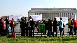 Romanians Protests In Bucharest Over Education Min Decision To Cut Back On PE Classes