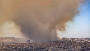Incendiile de vegetație din Marsilia: Peste 100 de răniți si sute de locuitori evacuați