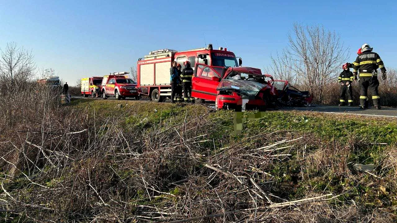 Trafic oprit pe DN 58B, în Timiş, din cauza unui accident. Şoferul a murit