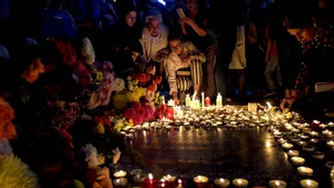 Ţara rămasă în beznă din cauza pandemiei, în timpul comemorării victimelor Primului Război Mondial